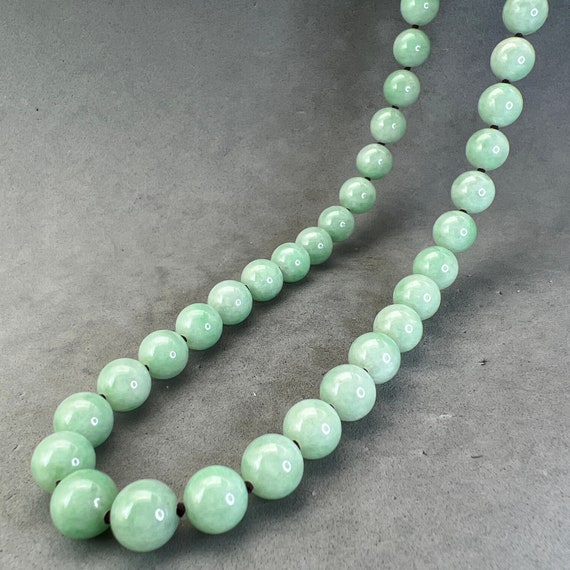 Estate Sale: Jade necklace, plain round jade bead… - image 1