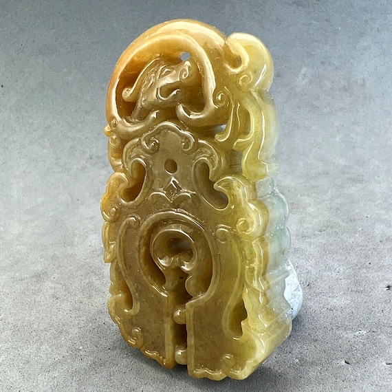 Estate Sale: Vintage Hand carved Jadeite pendant … - image 2
