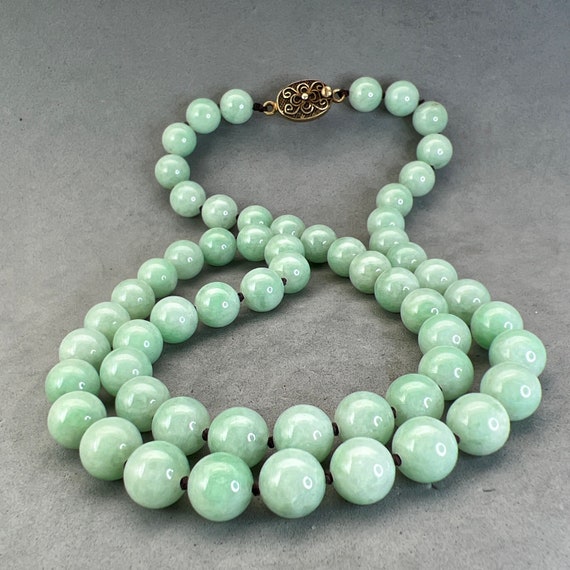 Estate Sale: Jade necklace, plain round jade bead… - image 3