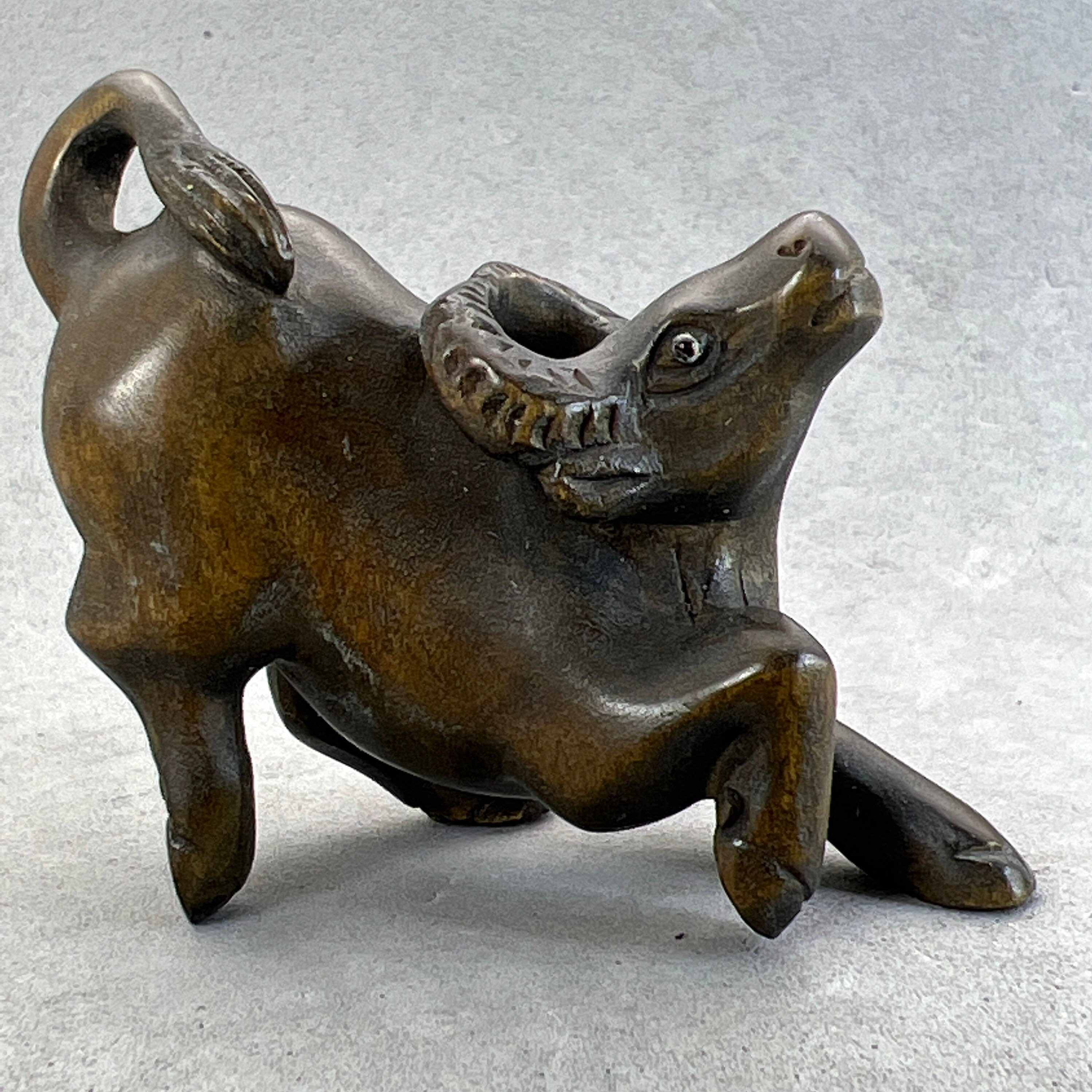 Hand gesneden buxus ossennetten, hout ossennetten, buxus koe netsuke, hout koe charme, koe netsuke, jaar van de os, ondertekend door kunstenaar