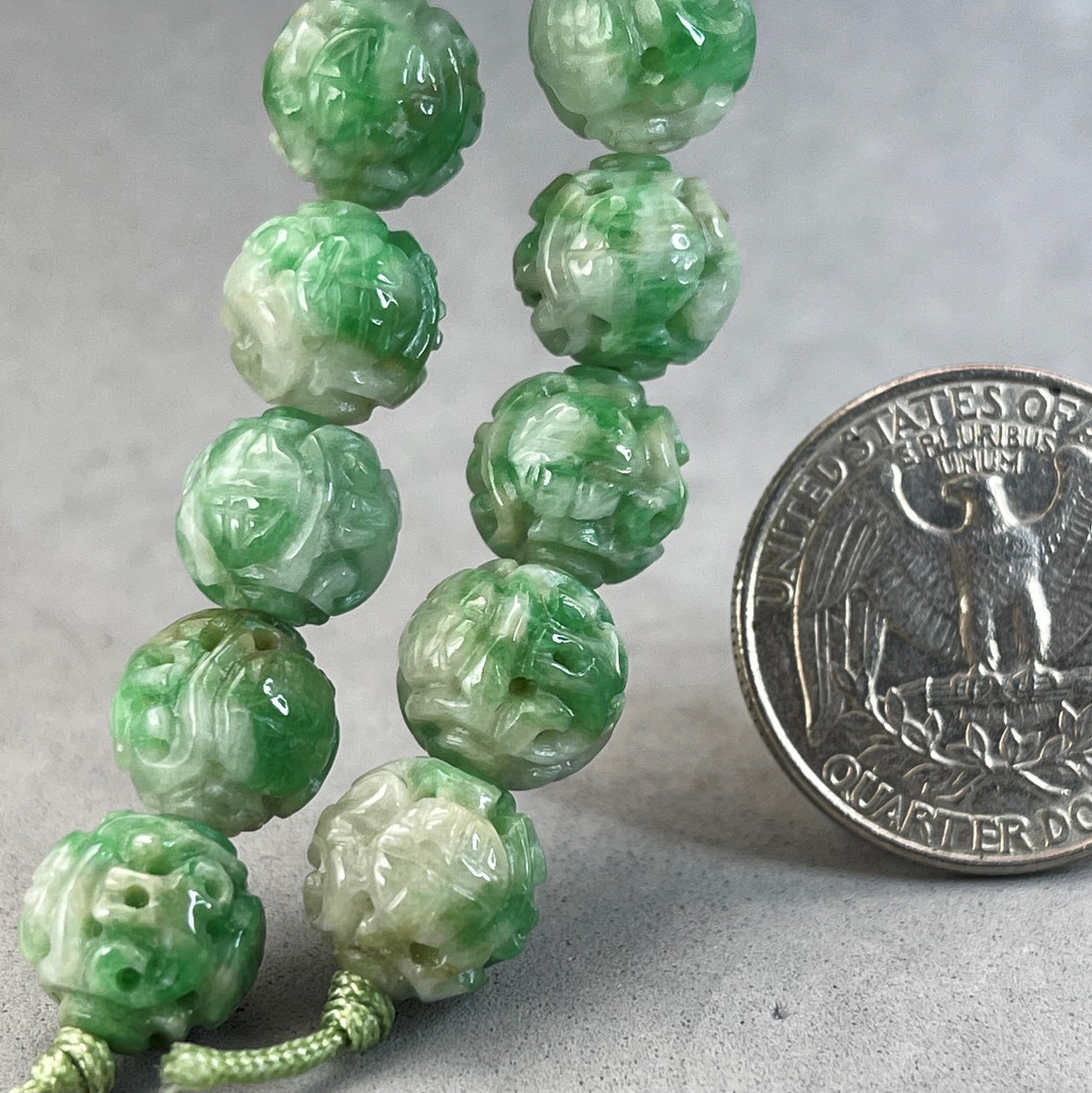 Talla de jade 1 cuenta de jadeíta de color natural tallada a Etsy España