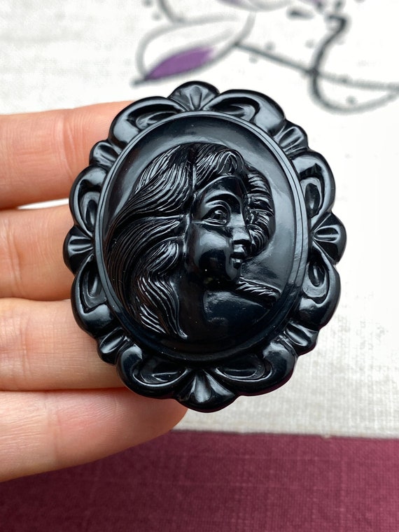 Vintage Jet Cameo of a Court Lady, Classic Jet Cameo of a Lady