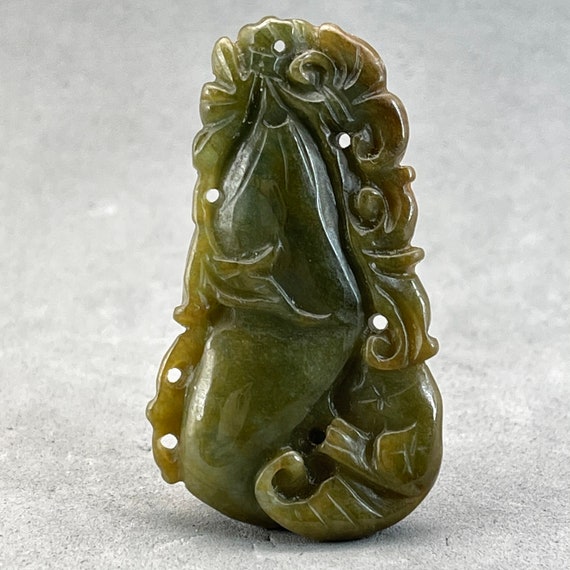 One hand carved jadeite pendant, vintage jadeite … - image 4