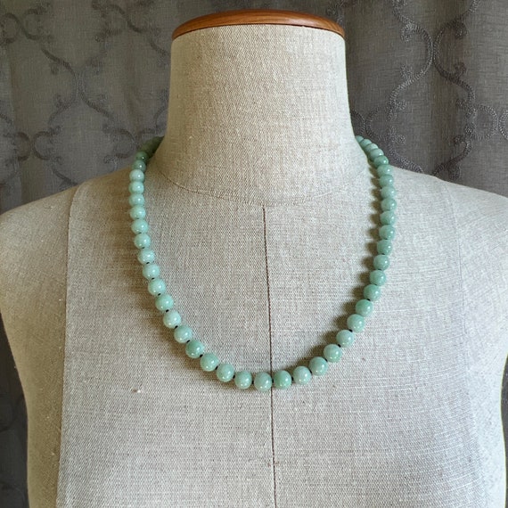 Estate Sale: Jade necklace, plain round jade bead… - image 4