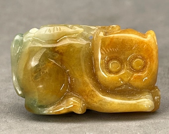 Estate Sale: Vintage Hand carved Jadeite pendant of a cat, seated cat, green and honey golden color Burmese jade, natural color, fei cui cat