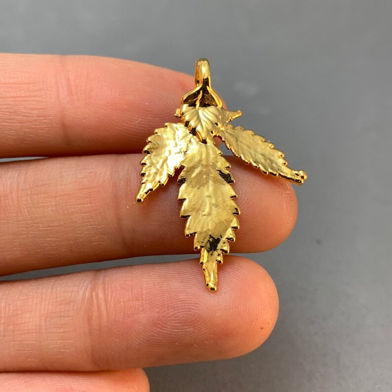 beautiful gold dipped hemp leaf pendant gold leaf pendant 24K Gold dipped hemp leaf pendant genuine hemp leaf pendant