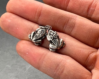 Vintage silver charm: handmade silver charm of frogs, frog, enamel, prosperity and fertility symbol, silver frog charm, bracelet, earrings