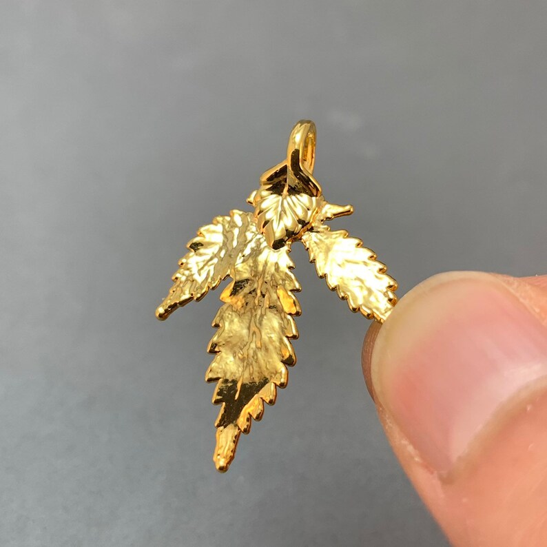 beautiful gold dipped hemp leaf pendant gold leaf pendant 24K Gold dipped hemp leaf pendant genuine hemp leaf pendant
