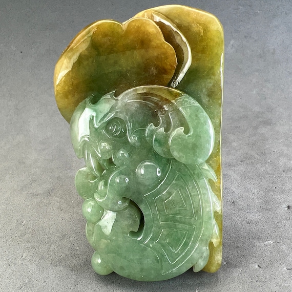 Estate Sale: Vintage Hand carved Jadeite pendant … - image 1
