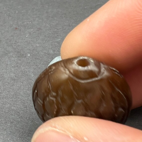 Jade carving: One hand carved burnt jade bead of … - image 3