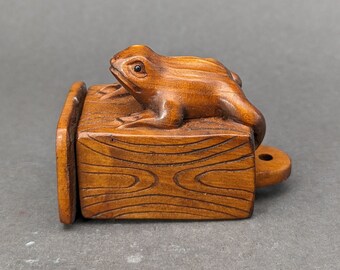 Hand Carved Boxwood Frog, Wood Frog Netsuke, Frog Netsuke, Lucky