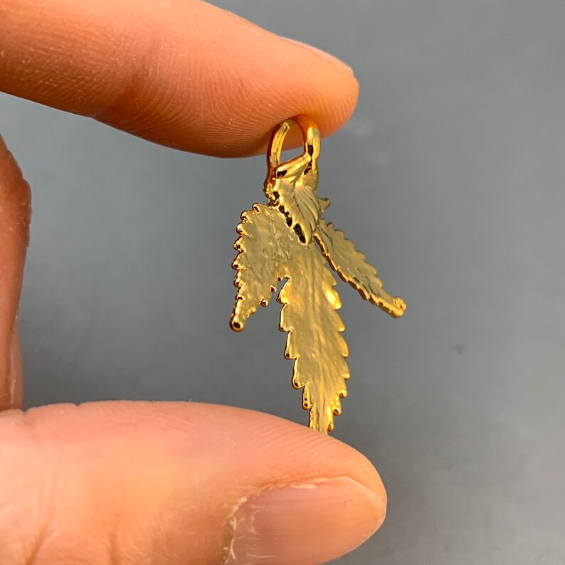 beautiful gold dipped hemp leaf pendant gold leaf pendant 24K Gold dipped hemp leaf pendant genuine hemp leaf pendant