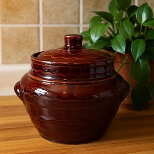 Vintage Mar-Crest Brown Drip Glaze Bean Pot with Lid – USA Made Ovenproof Stoneware Crock – Mid Century Rustic Farm Kitchen Decor/Cookie Jar