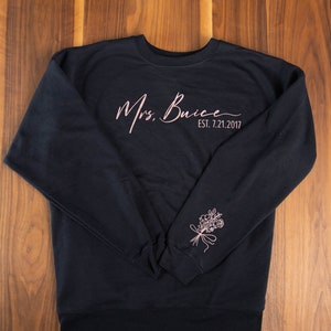 Personalized Mrs Sweatshirt, Mrs. Last Name Sweatshirt, Custom Mrs. Sweatshirt, Wifey Crewneck, Wife Sweatshirt, Mrs. Sweatshirt with Name