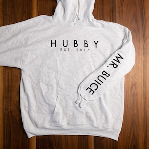 Sudadera con capucha Hubby, sudadera con capucha Hubby EST, sudadera con capucha personalizada Hubby, sudadera Hubby, suéter Hubby, sudadera con capucha de marido, sudadera con capucha personalizada Mr