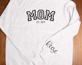 Mom EST with Name on Sleeve Sweatshirt, Personalized Mom Crewneck, Gift for Mom, Mom EST 2024, Pregnancy Announcement, New Mom Gift, Mom
