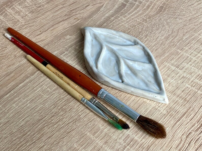 Handmade White Ceramic Palette for Painting in Leaf Shape. Useful gift for an artist. image 2