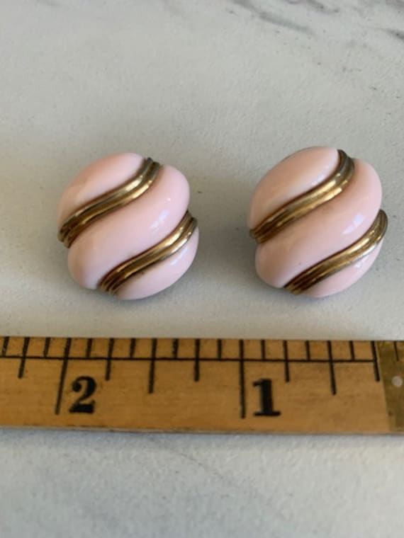 Trifari Crown Pink Lucite and Gold Tone Button Cl… - image 4