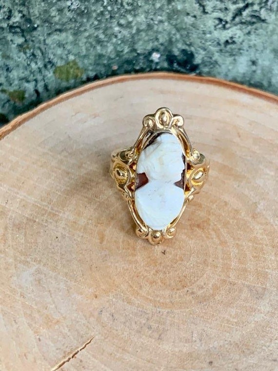 14K Coral Cameo Gold Antique Ring - Size 2 3/4 - image 2