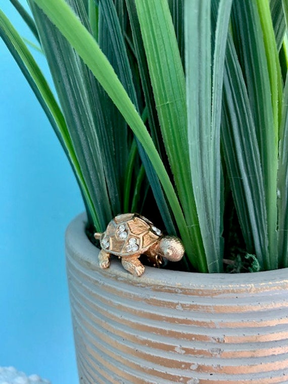 Vintage Gold Tone Tiny Turtle Pin