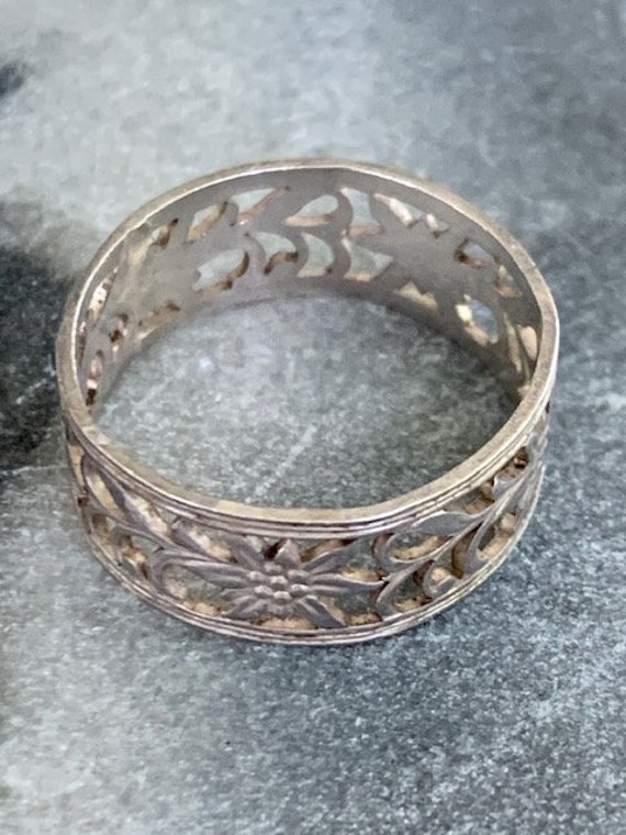 Silver Floral Band Ring - Size 8 1/2 - image 8