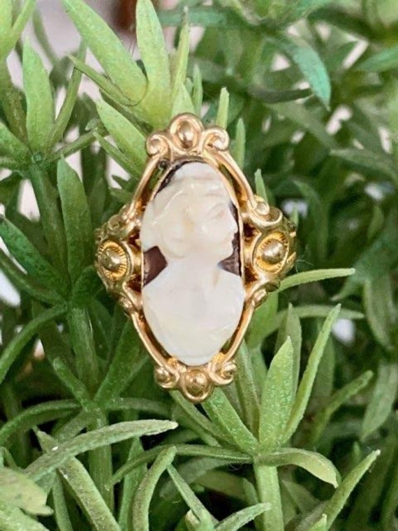 14K Coral Cameo Gold Antique Ring - Size 2 3/4 - image 1