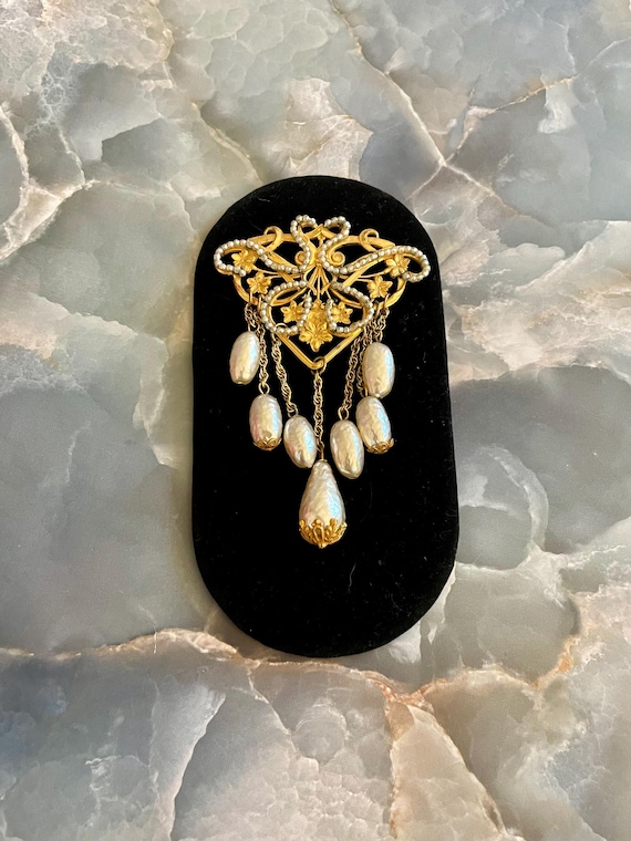 MIRIAM HASKELL Swirling Filigree Faux Baroque Pea… - image 1