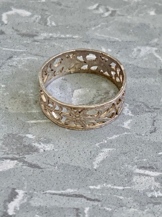 Silver Floral Band Ring - Size 8 1/2 - image 2