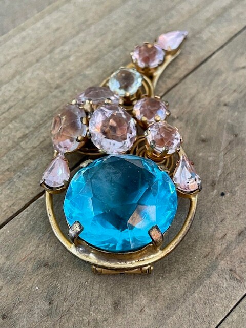 VOGUE Multi-color Glass Stone Brooch / Dress Clip - Vintage