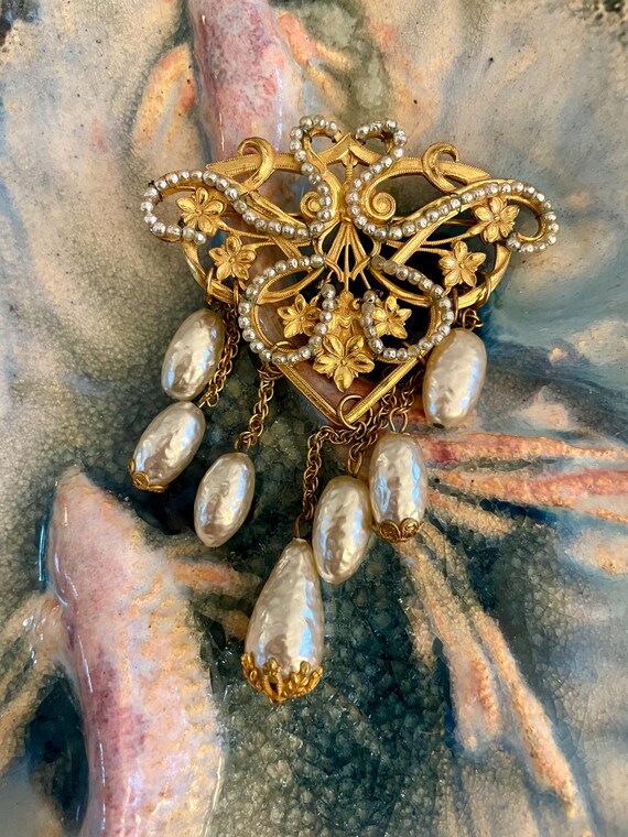 MIRIAM HASKELL Swirling Filigree Faux Baroque Pea… - image 5