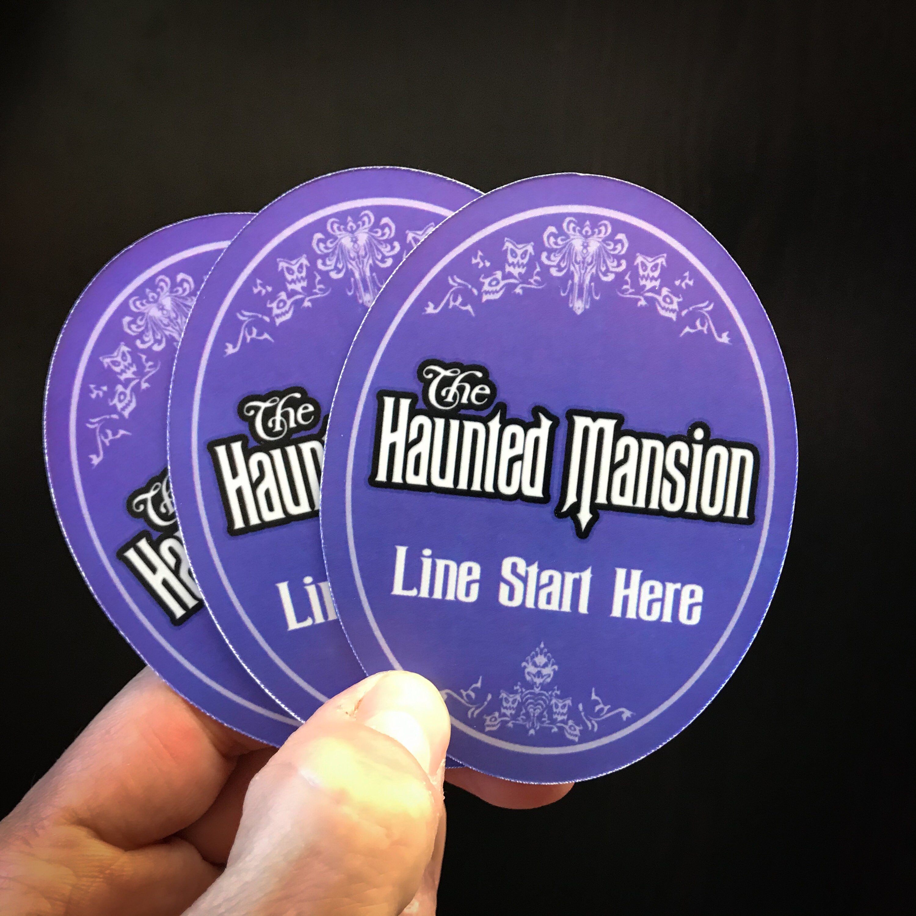 Haunted Mansion Line Starts Here サイン disneyland crowds haunted mansion line starts here-MiceChat