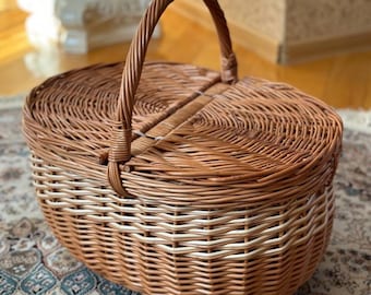 Wicker Picnic Basket / Picnic Basket with Lid/ Vintage Picnic Basket / Outdoor Basket / Picnic Storage Basket / Beach Basket / Easter Basket
