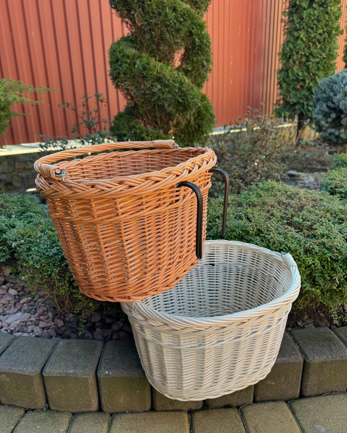 Panier vintage en osier ondulé à volants avec poignée en