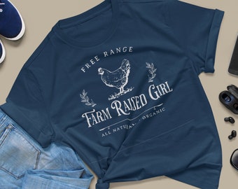 Chica criada en granja, camiseta de granjero de pollo, camisa de pollo, regalo de amante de pollo, camiseta de pollo, camisa de granja, camisa de campo, casa de campo