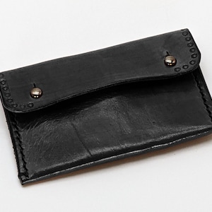 Tarjeta de cartera de cuero monograma, billetera pequeña hecha a mano, tinta italiana, cuero italiano