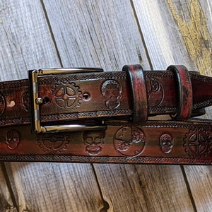Custom leather belt,Handmade personalized gift,Black stain, Skull,Full grain Leather belt,Tooled leather belt,Men&#39;s leather belt