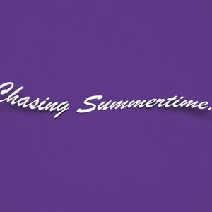 Puede incluir: Texto blanco sobre fondo morado que dice "Chasing Summertime..."