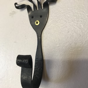 Ganci a parete con mano forgiato da una forchetta, ogni gancio unico, adatto come asciugamano ganci, guardaroba dei bambini o regali