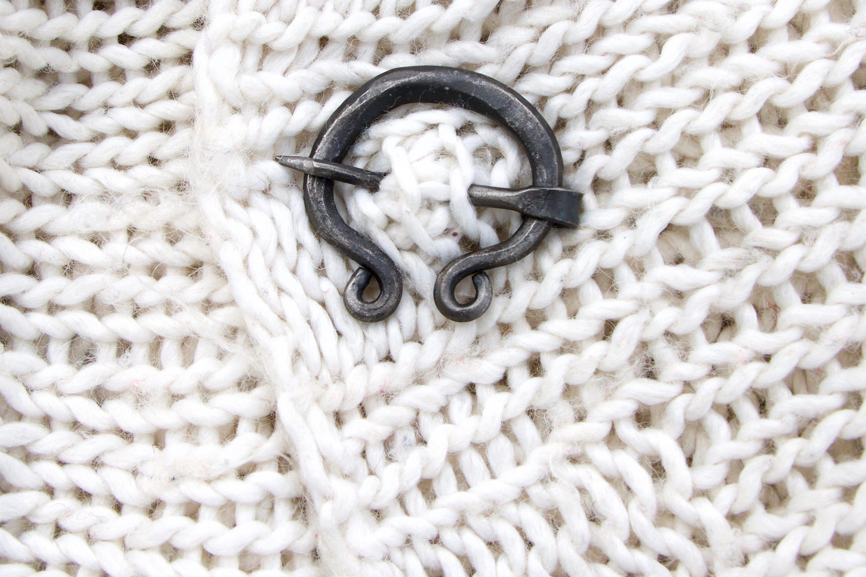 Spilla Da Giacca A Forma Di Rosa Color Argento | Disponibile - Foto 12