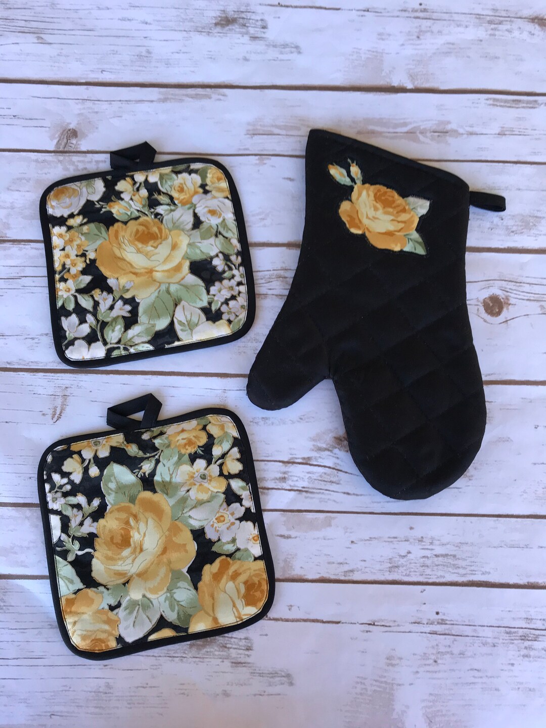 Yellow Rose Pot Holders and 1 Oven Mitten , Kitchen , Mother Day Gift