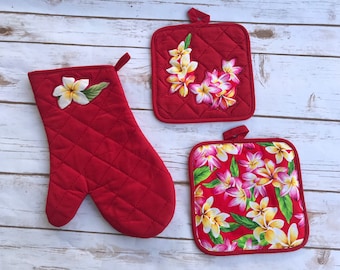 Pot holders and oven mitten Hawaiian flowers Plumeria, tropical flowers pot holders, aloha mitten, plumeria, cook gift, birthday gift
