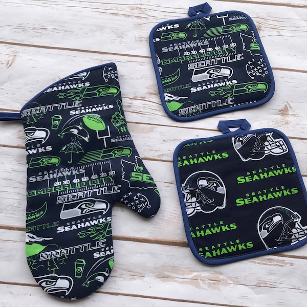 Seattle Seahawks 2 pot holders and 1 mitten, sport team gift , Father day gift , gift for him, gift for her, Birthday gift,kitchen decor,