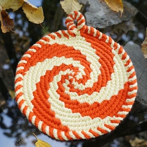 2 crochet instructions potholders SPIRALS, round and square