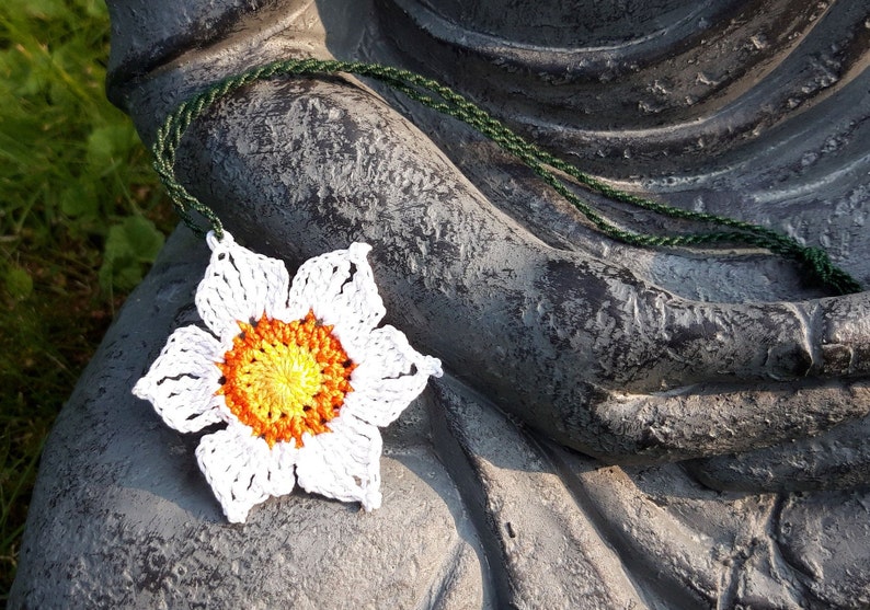 Crochet tutorial Bookmark Flower Daffodil image 6