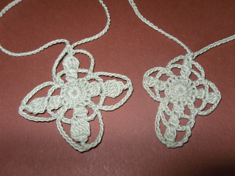 Crochet tutorial for a beautiful bookmark CROSS in 2 versions