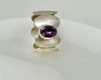 Amethyst (gr. 55) Lila mit Ringschiene aus ovalen