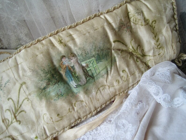 wunderschöne alte Seidentasche Handschuhschachtel antik french Pochette Wäschetasche lingerie france Boudoir vintage Kissen french Hochzeit Bild 3