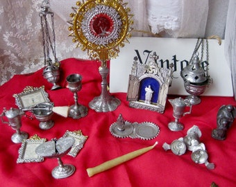 alter Puppenaltar Zinn Miniaturen Monstranz Puppenstube Zinnfigur antik Kelch Engel religiöse Deko Kruzifix Madonna Kirche Heiligenfigur