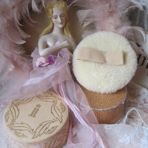 wonderful old powder puffs art deco french vintage Boudoir dusting powder
