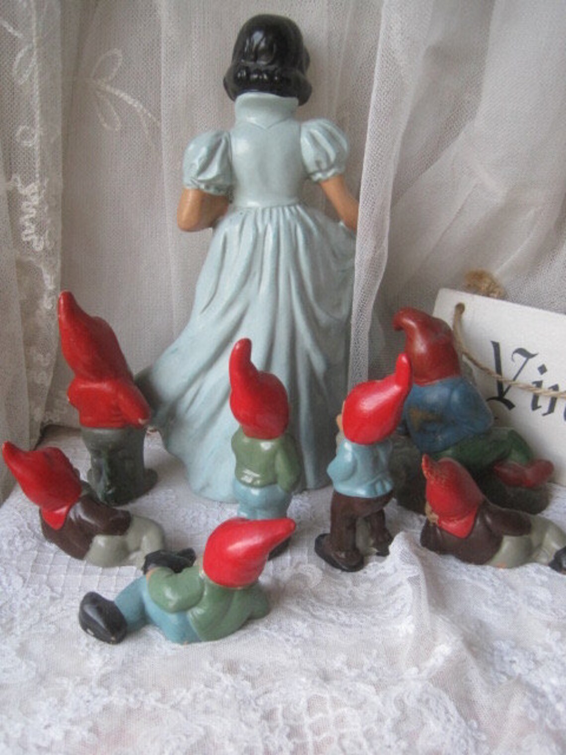 snow white and seven dwarfs gnomes